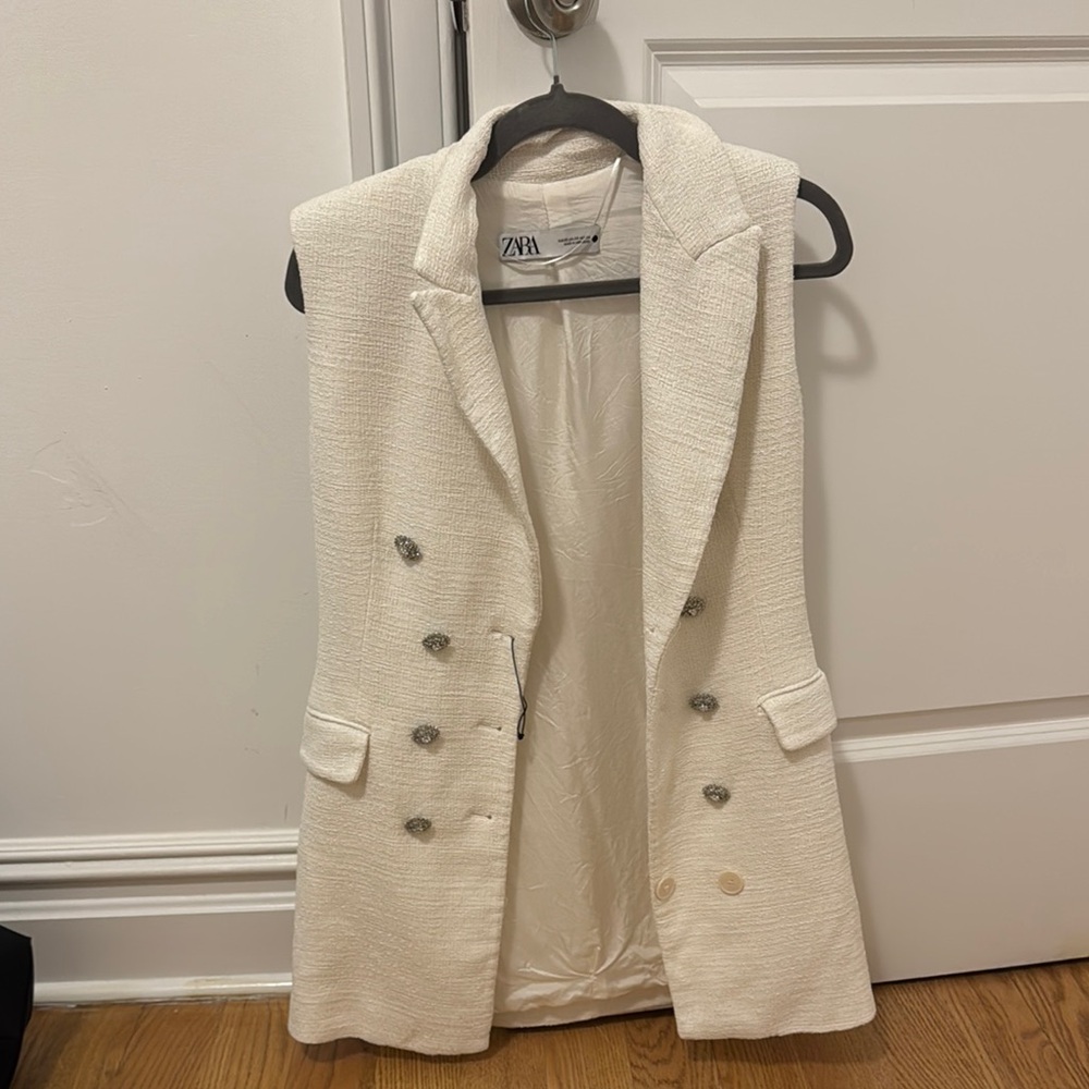 Zara Women's Cream Sleeveless Coat